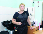 Рабочее место мастера стрижки оборудовано всем необходимым